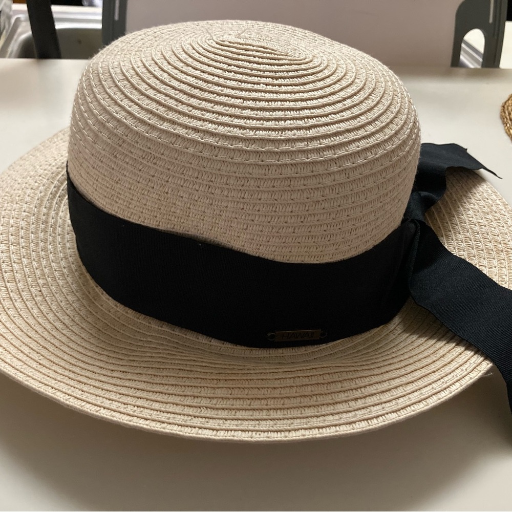 🔥Price drop $20🔥Surfware Hawaiian Classic Cream and Black hat